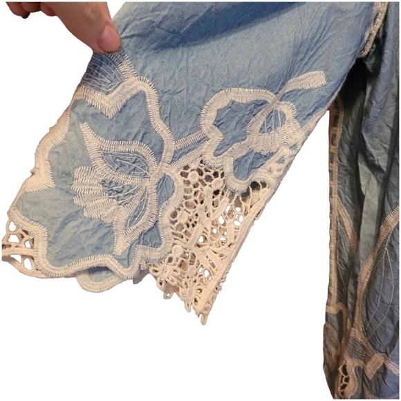 Chico's Chambray Crochet Embroidered Top Size Chico's 2 - Picture 7 of 10